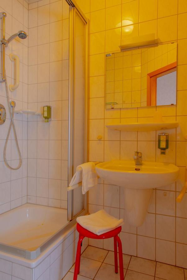 Christliche Gaestehaeuser Weinstrasse Neustadt an der Weinstraße Exterior foto