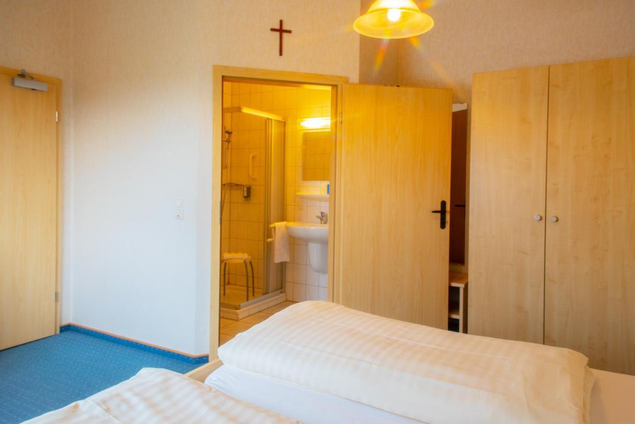 Christliche Gaestehaeuser Weinstrasse Neustadt an der Weinstraße Exterior foto